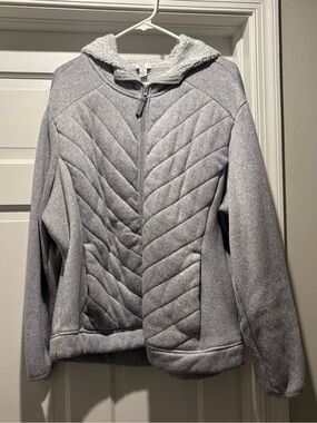 Time and Tru Light Gray Quilted Zip Sherpa Hoodie